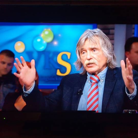 Hoe mooi de bal rolt... het avontuur met Johan Derksen